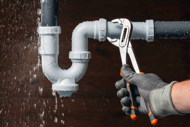 Professional Pipe Repair technician working in Devine, TX